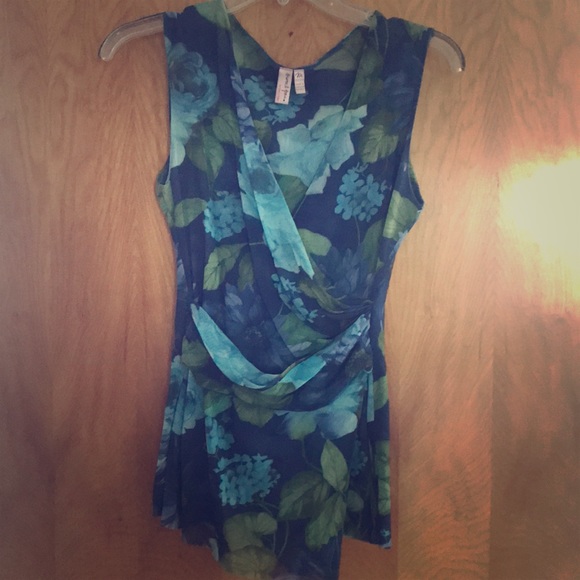 Sweet Pea Tops - Sweat Pea stretch tank. Sweet Pea Tops - Sweat Pea stretch tank.